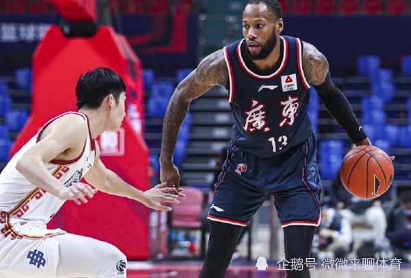 小雨的脸红了：谁呀谁呀，你说个来听听。